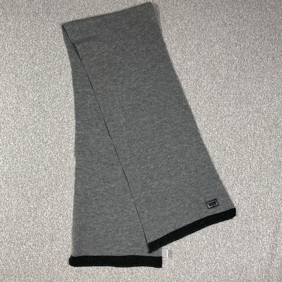 Levi’s scarf neutral minimalist edgy clean lines warm masculine OS - Picture 3 of 6